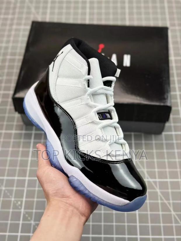 Air Jordan 11 - main view