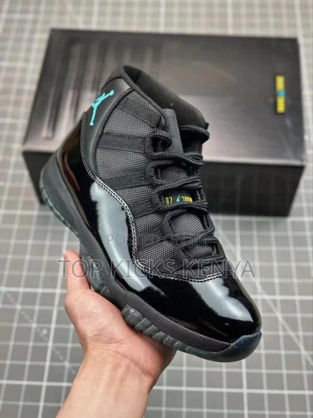 Air Jordan 11 - thumbnail 3