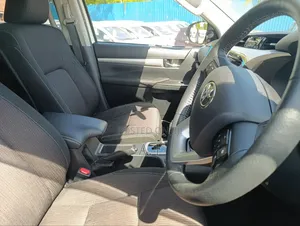 Toyota Hilux Revo Double Cab Deisel 2.4 RWD 2019 White