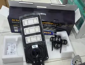 Triple Lens 450w Solar Street Light V380 Pro 18000 Mah Security Camera