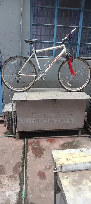 Ex Uk Size 26 White Raleigh MTB 24 Speed