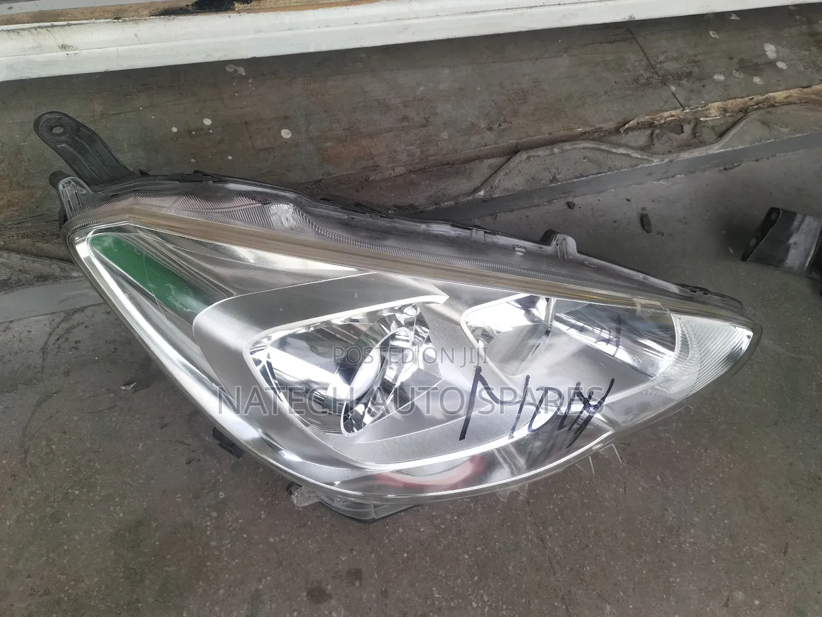 Toyota Aqua Headlight Non Zenon