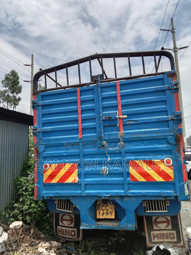 Hino 500 Lorry - thumbnail 4