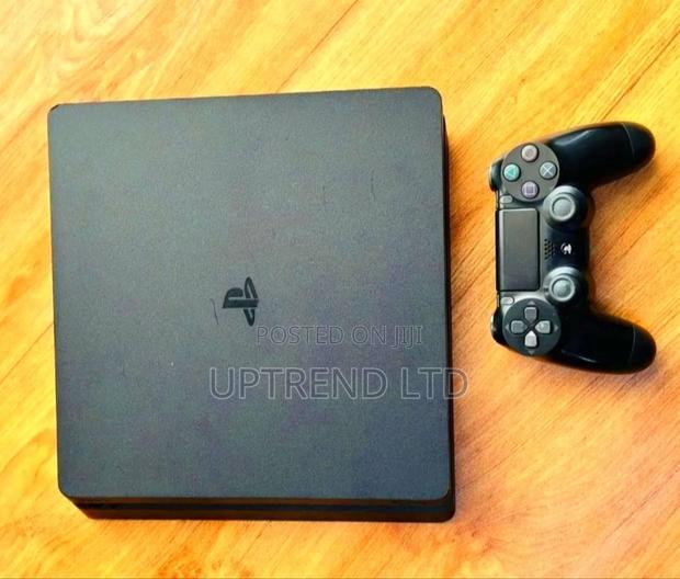 Clean /Black /Ps4 Slim Home Used - main view