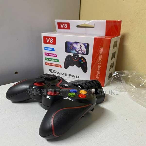 Bluetooth Gaming Controller Gamepad With Smartphone Holder V8 Wireless - main view