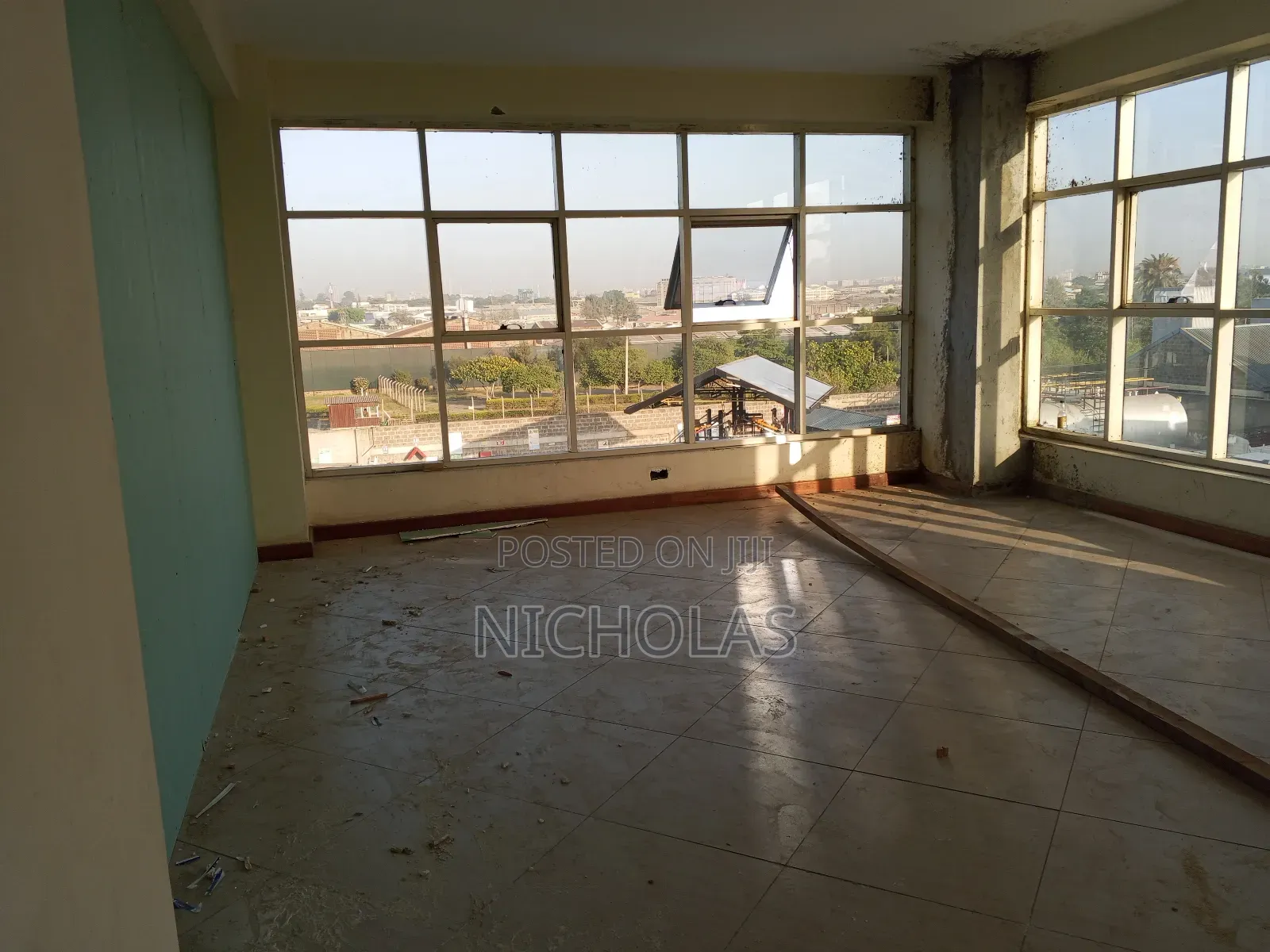 Showrooms, Warehouse and Offices Tolet