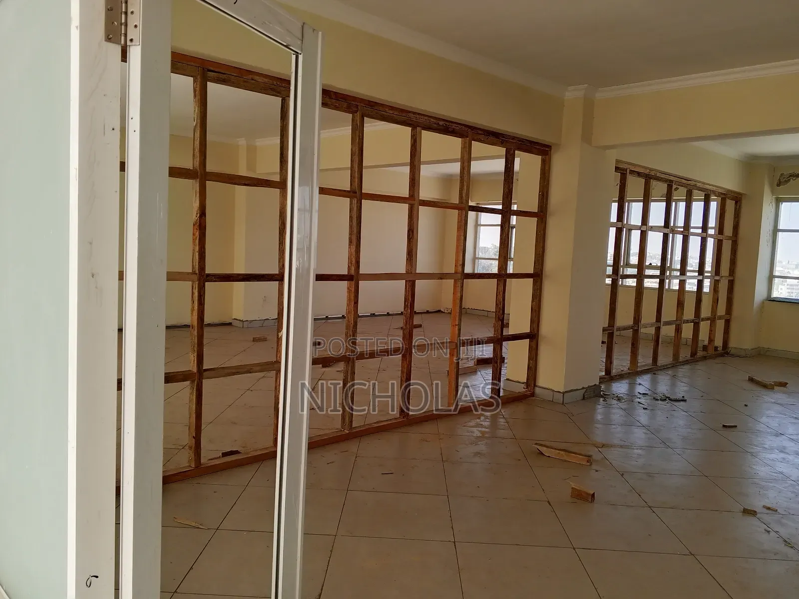 Showrooms, Warehouse and Offices Tolet