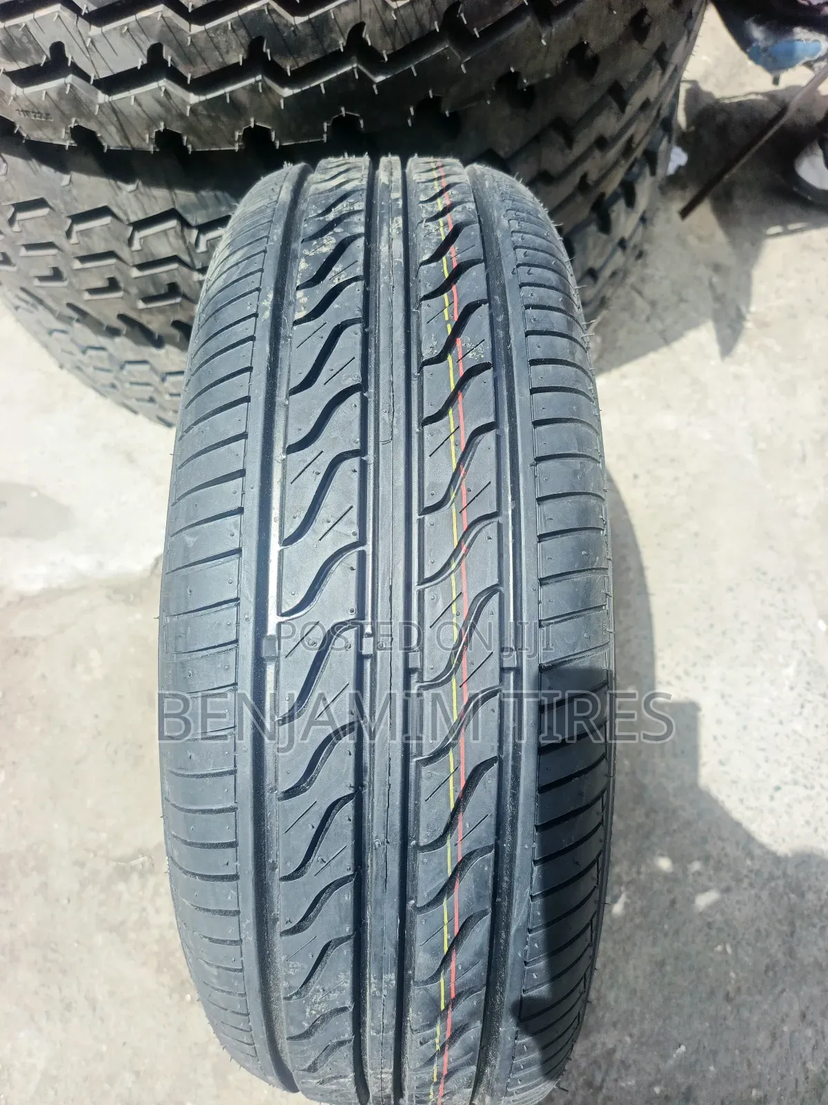 Double King Tyres Sizes 195/65r15 Radial Tubeless.