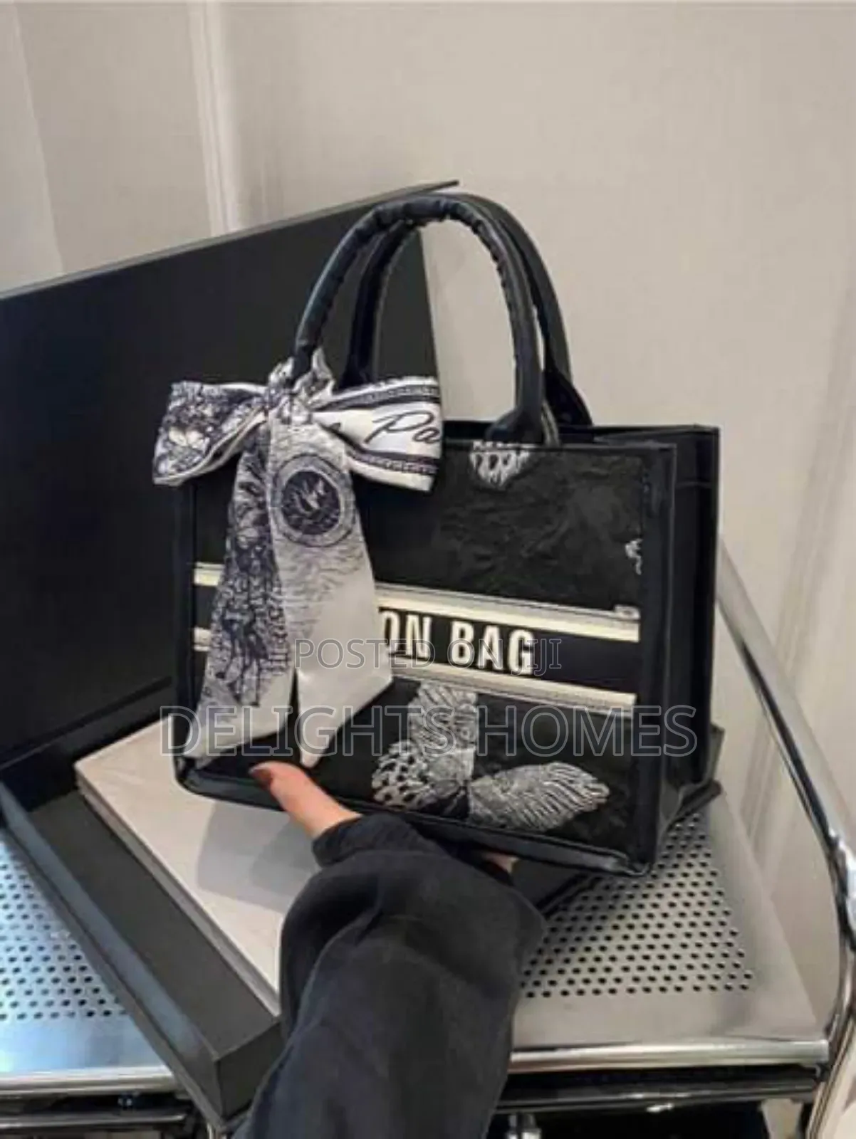 Fashionable Summer Handheld Bag_re