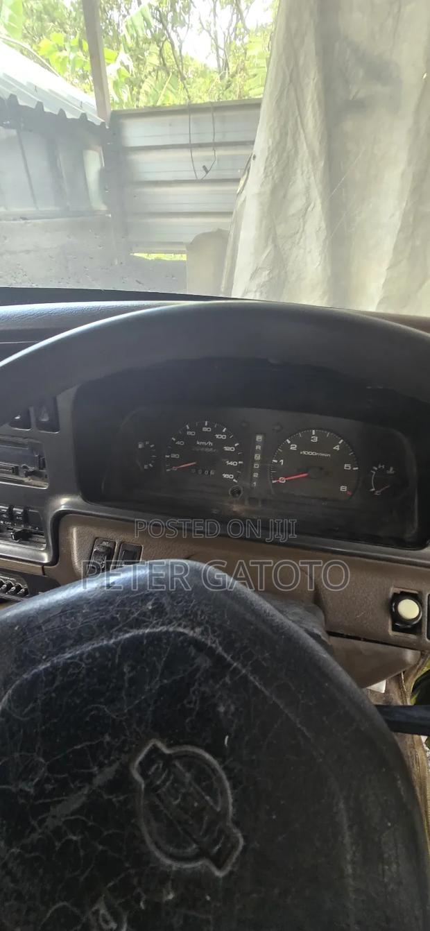 Nissan Caravan (Urvan) 1999 Green