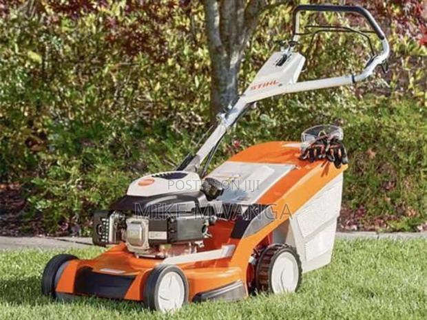 Windsor Gasoline Lawnmower - main view