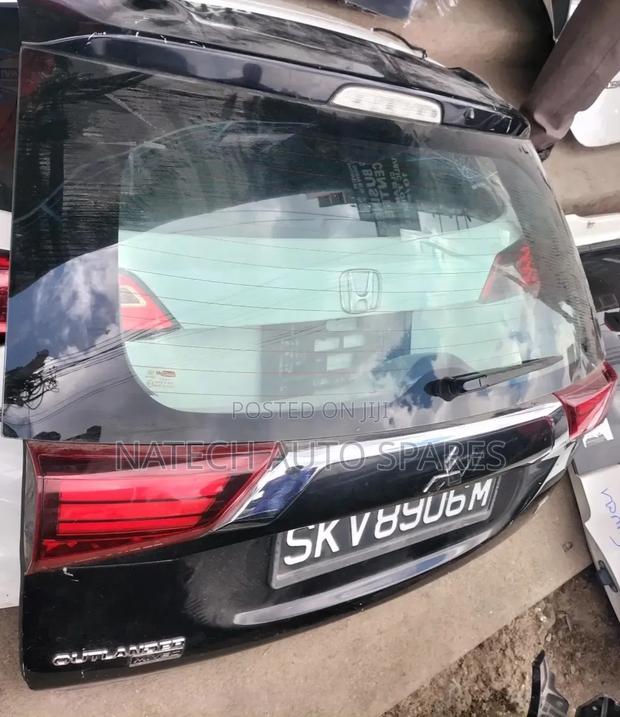 Mitsubishi Outlander 2017 Boot (Power) - main view