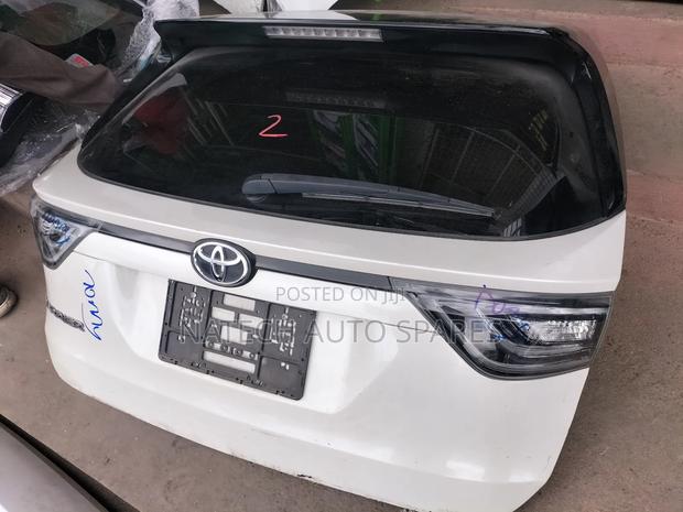 Toyota Harrier 2015 Boot - main view