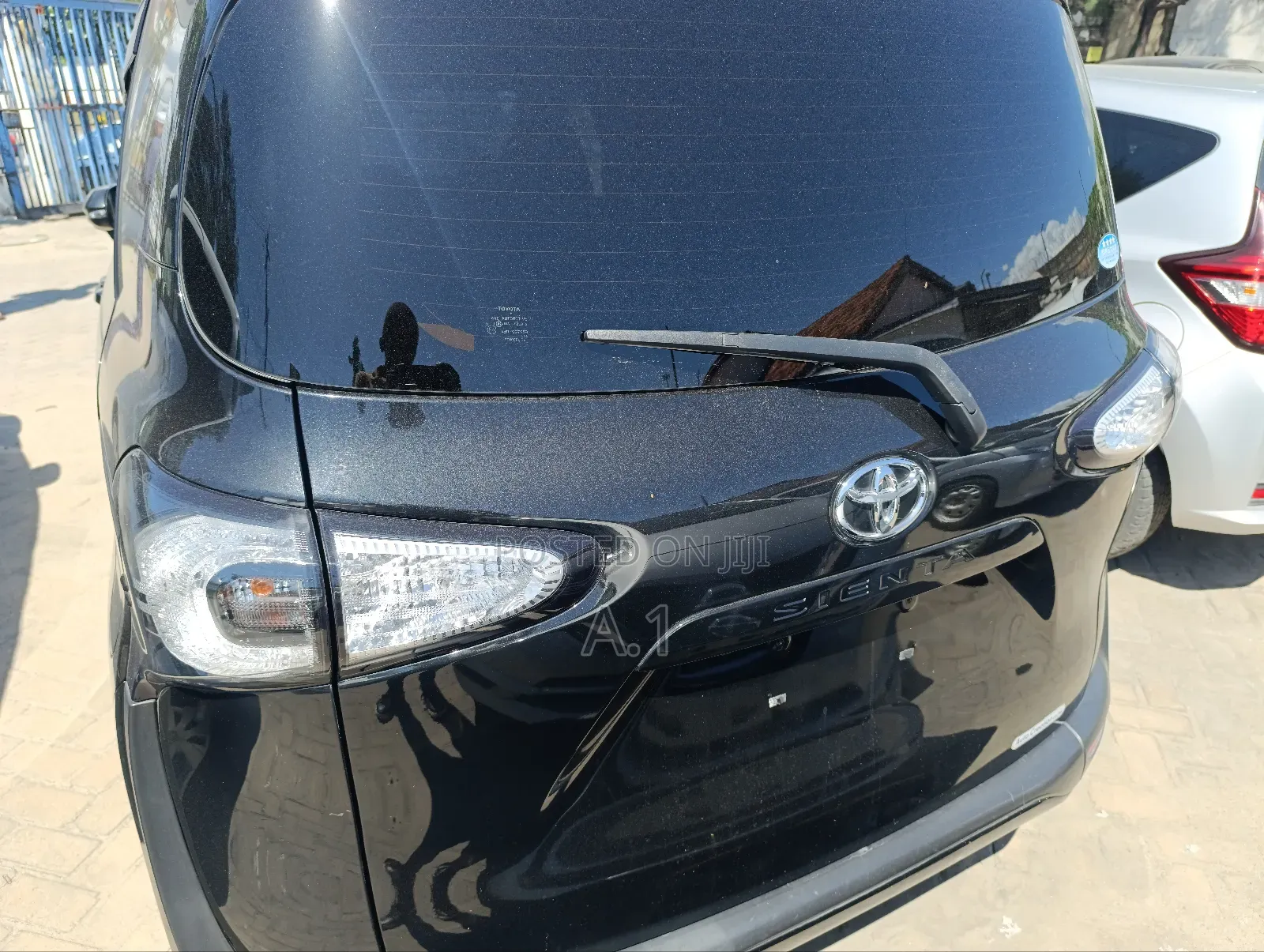 Toyota Sienta 1.5 FWD 2019 Black
