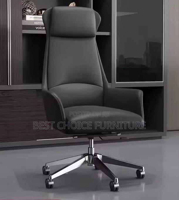 Office Chair; Executive Leather High Back Swivel Office Chair