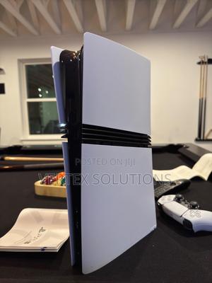 Play Station 5 Pro - thumbnail 2