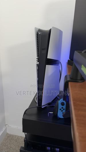 Play Station 5 Pro - thumbnail 2