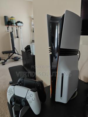 Play Station 5 Pro - thumbnail 2