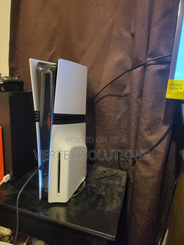 Play Station 4 Pro - main view