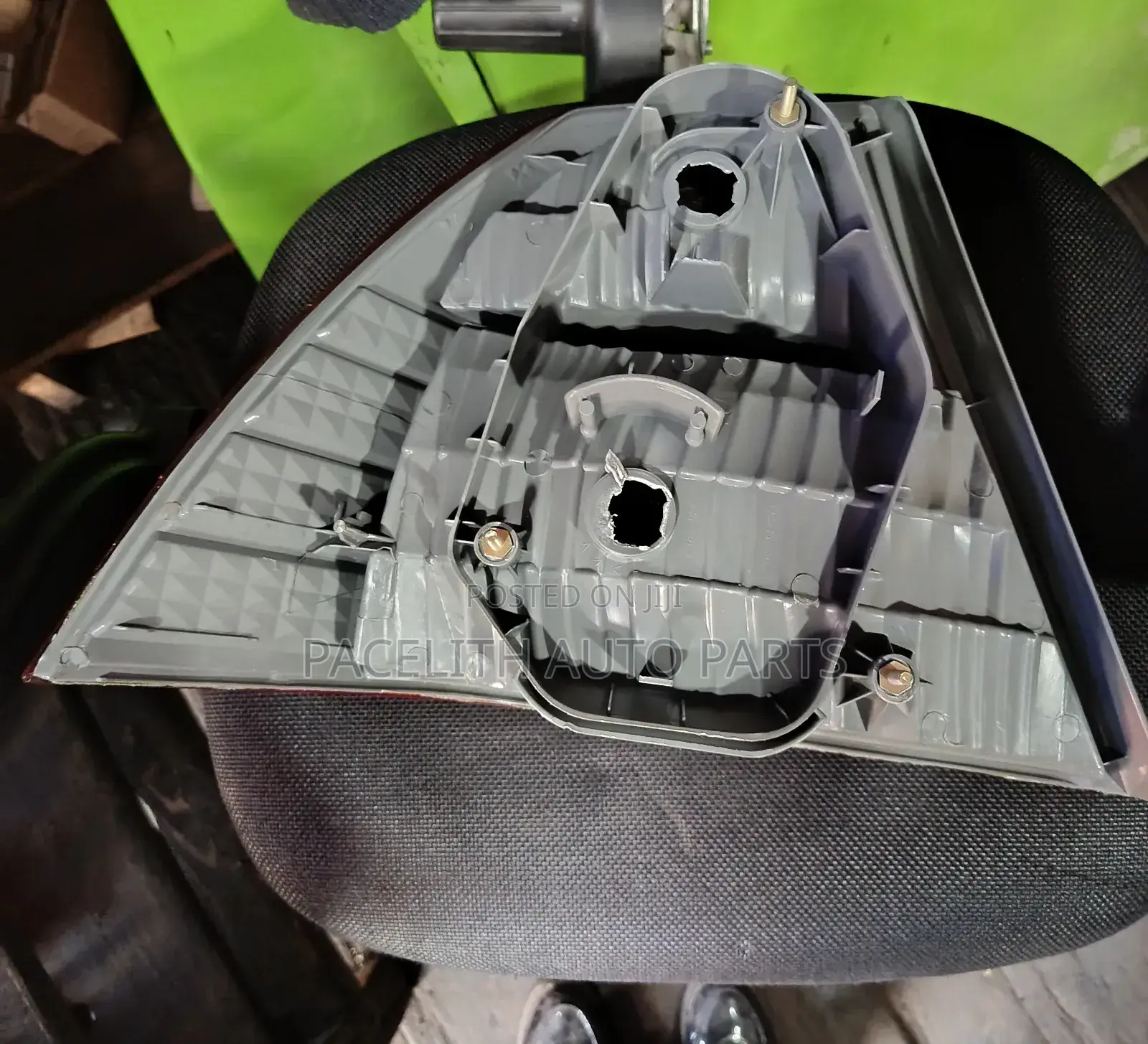 Tail Lamp / Tail Light Nze 2005