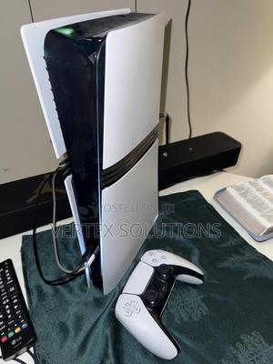 Play Station 5 Pro - thumbnail 2