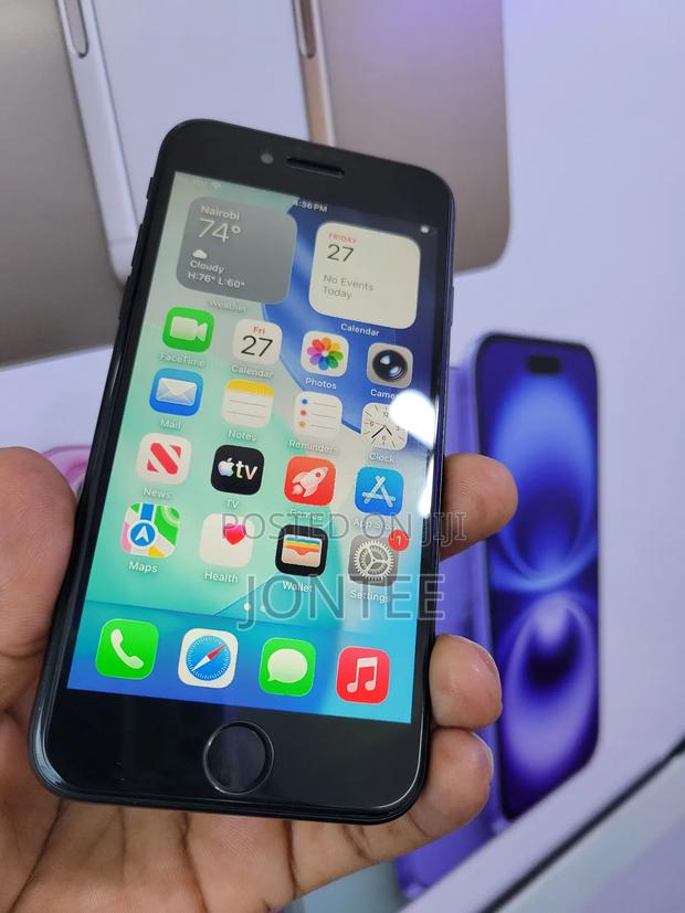 Apple iPhone SE (2022) 64 GB Black - main view