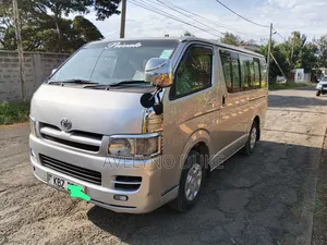 Toyota HiAce 2013 Silver