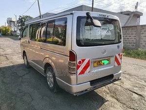 Toyota HiAce 2013 Silver