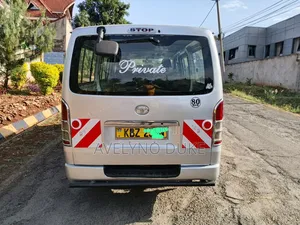 Toyota HiAce 2013 Silver