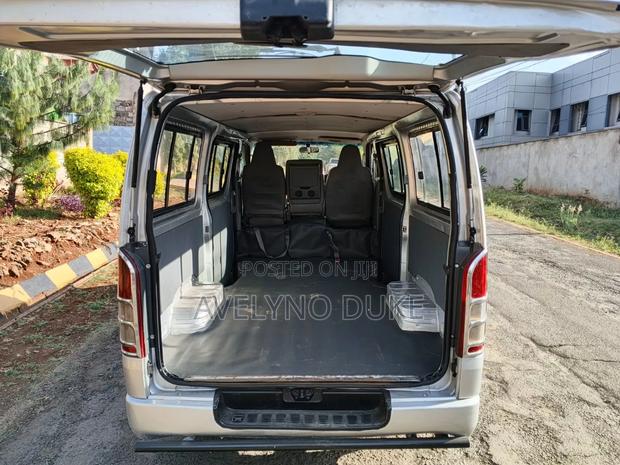 Toyota HiAce 2013 Silver - thumbnail 5