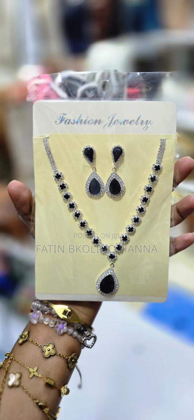 Black Jewellery Set - main view