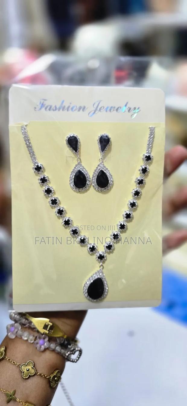 Black Jewellery Set - thumbnail 2
