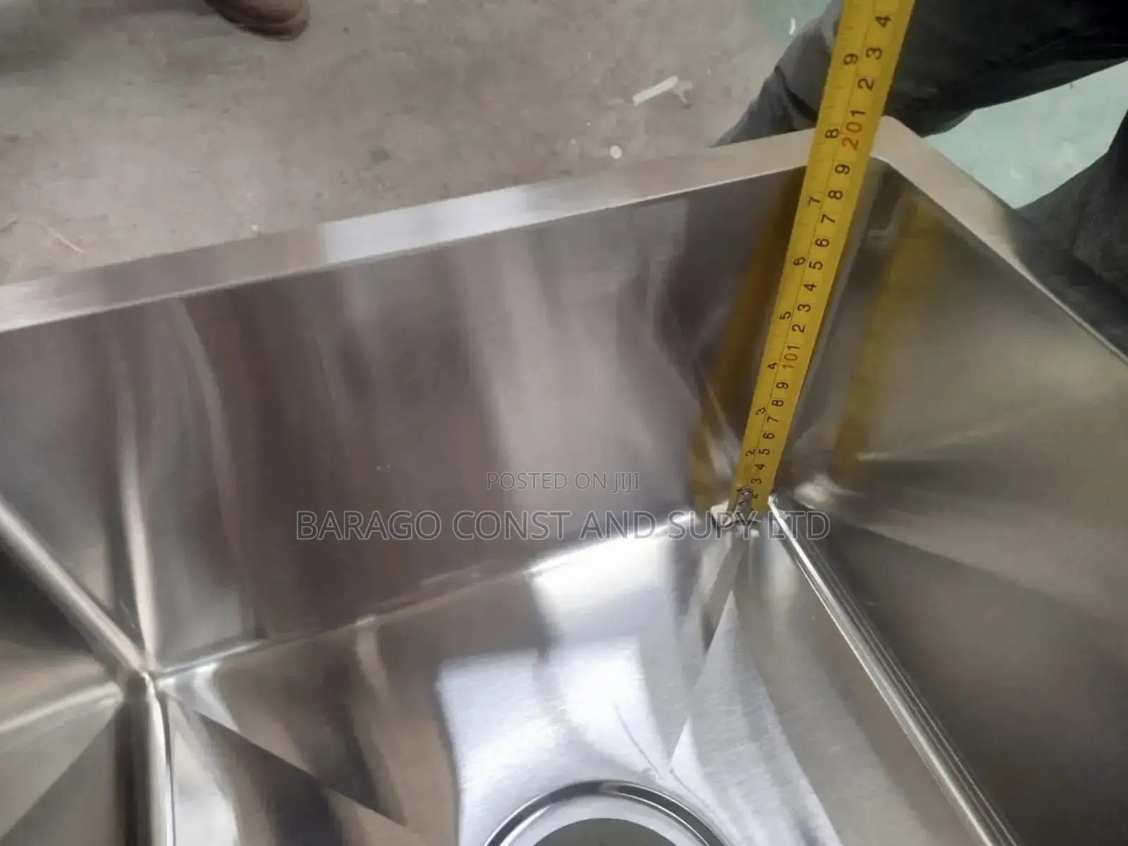 Kitchen Sink With Accessories