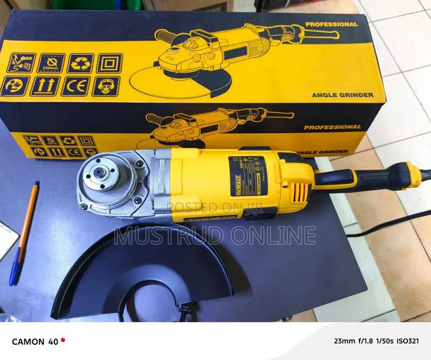 Dewalt Grinder9" 2200w