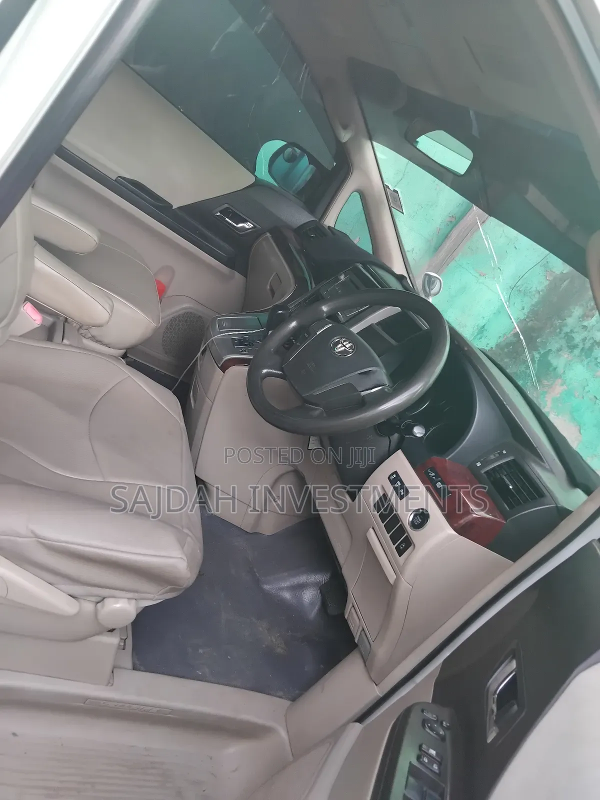 Toyota Vellfire 2010 White
