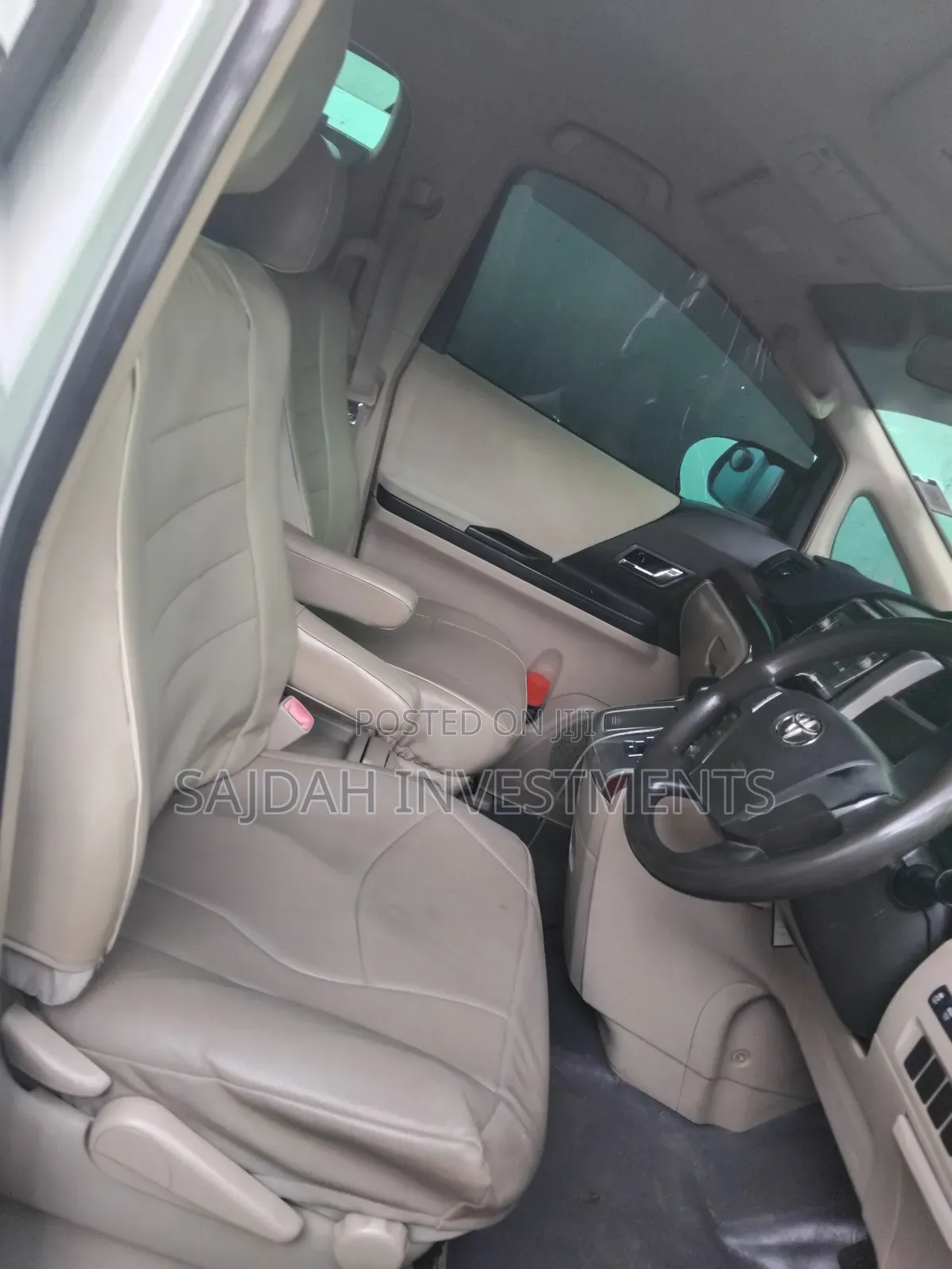 Toyota Vellfire 2010 White