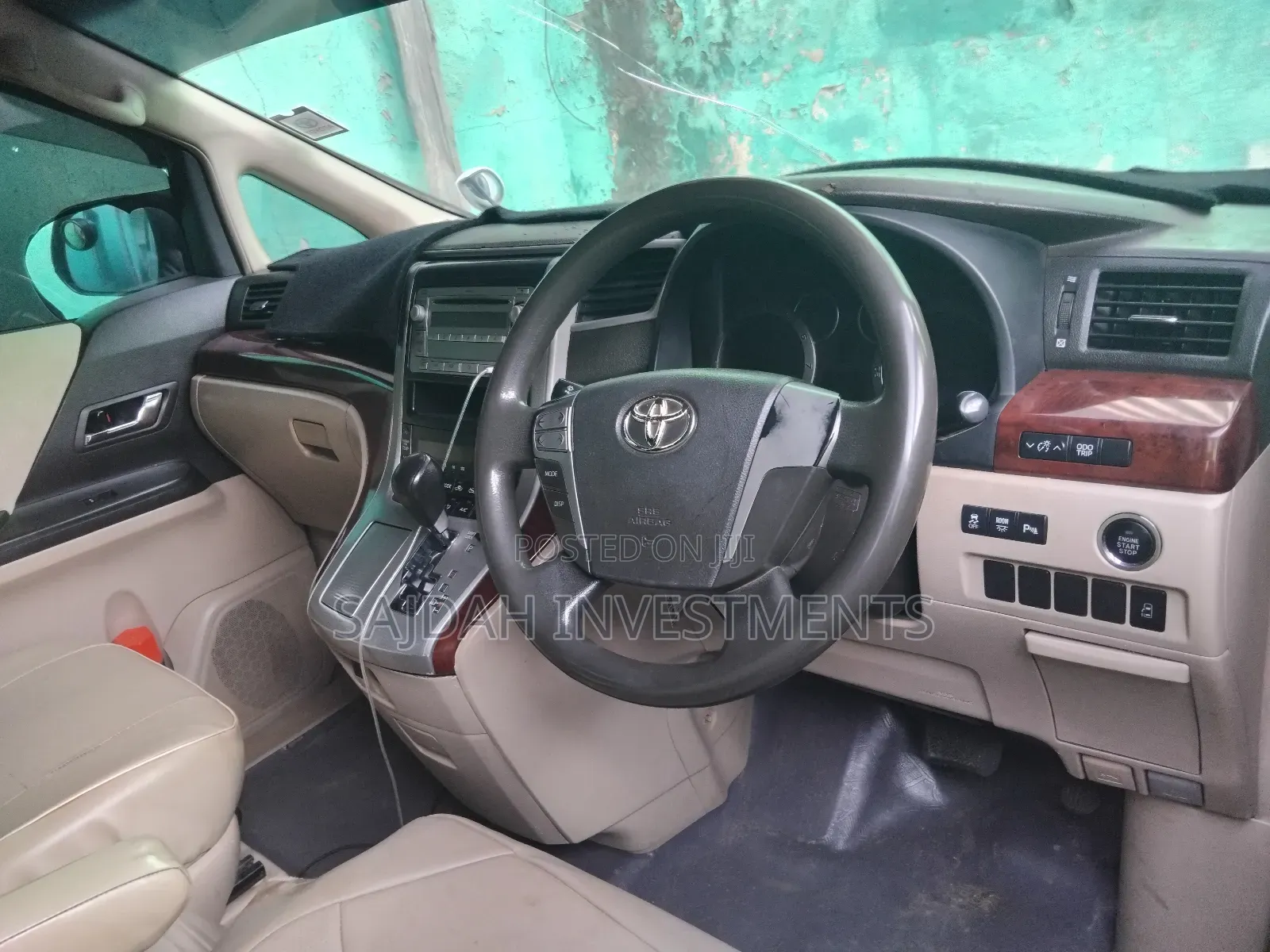 Toyota Vellfire 2010 White