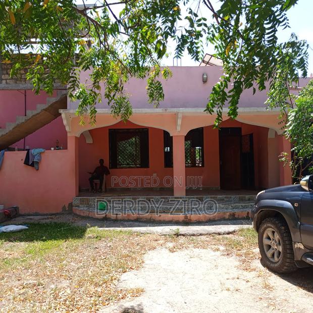 Plot and House for Sale - main view