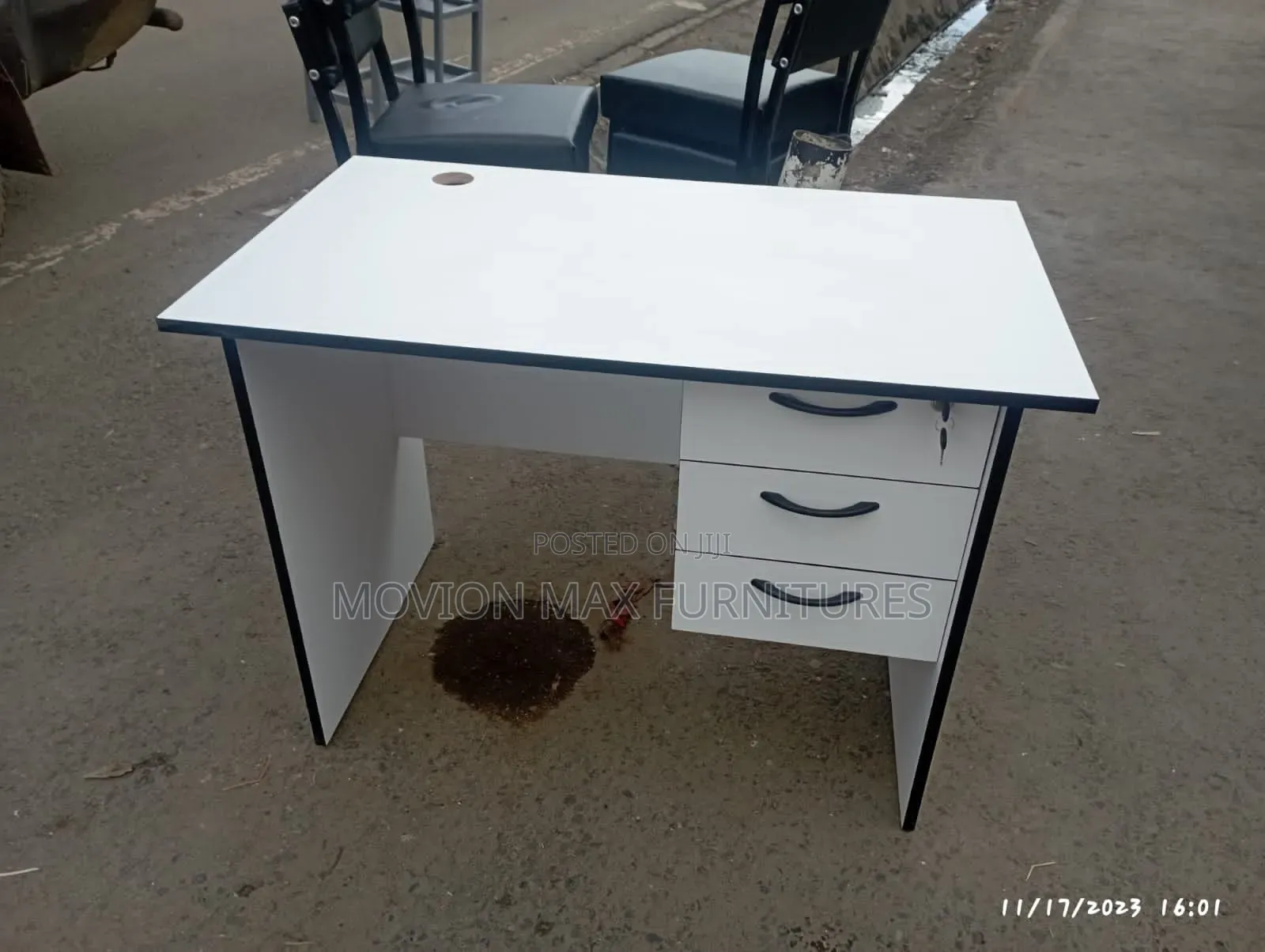 Furnitures Office Desks