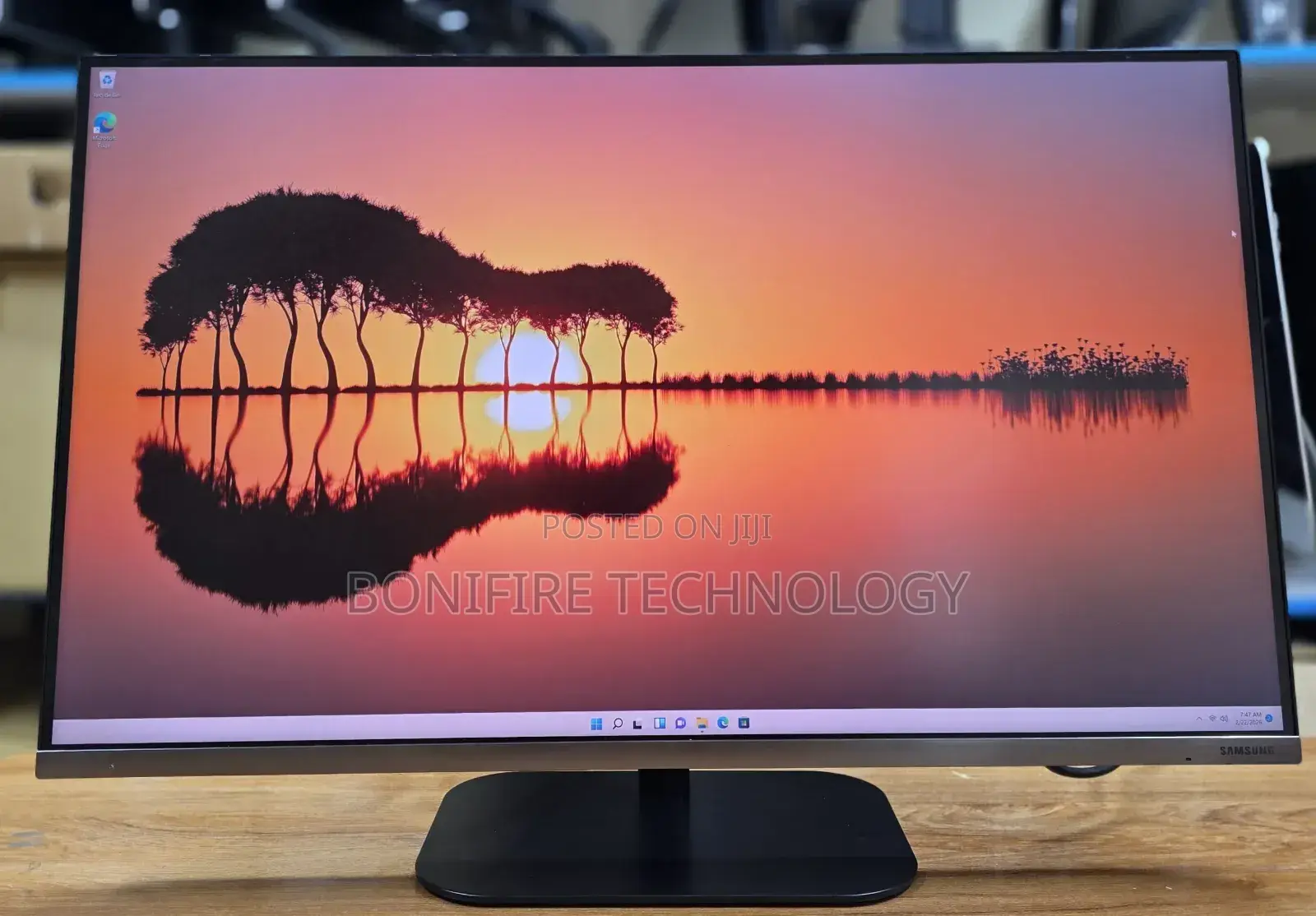 Samsung Lf32tu87
32 Inch Monitor