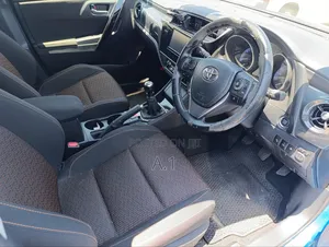 Toyota Auris 2018 Blue
