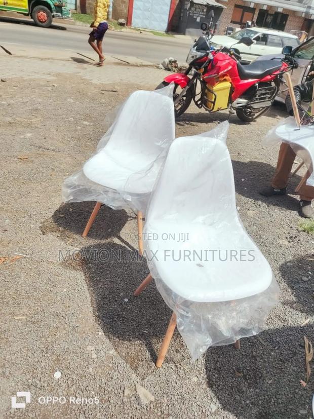 White Comfort Dinning Eames - main view