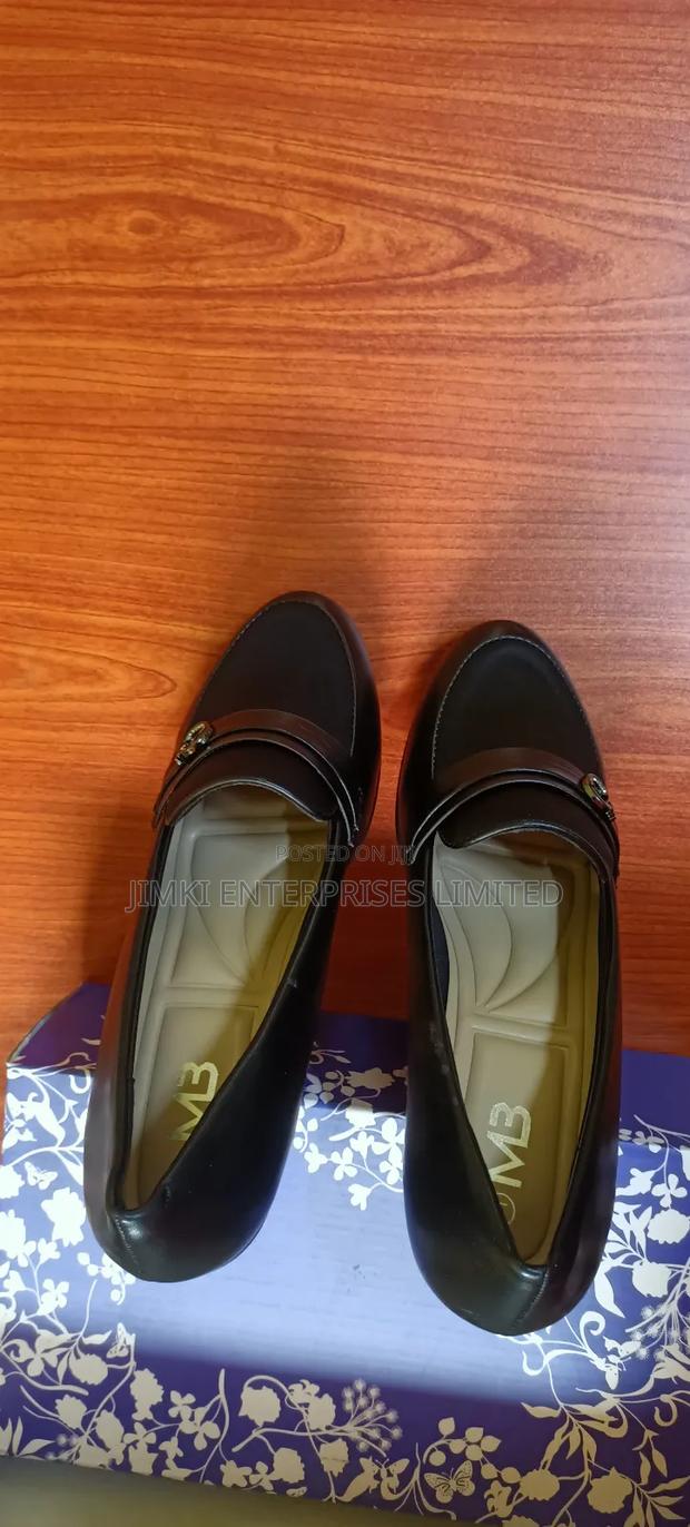 Ladies Shoes Available - thumbnail 4