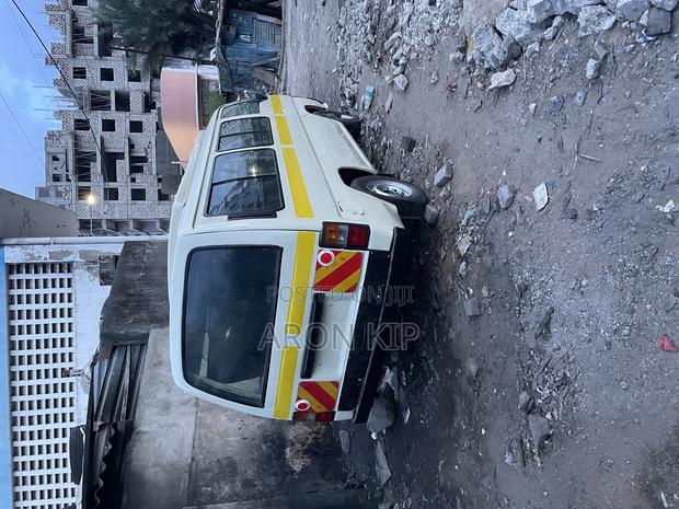 Nissan Caravan (Urvan) 2010 - thumbnail 3