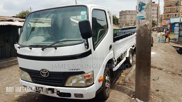 Toyota Dyna 2013 White - thumbnail 3