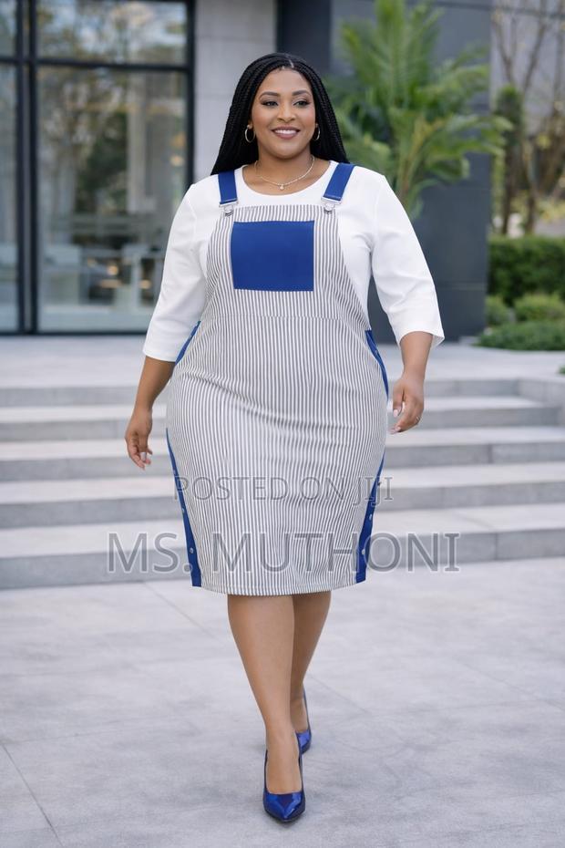 Attached Beautiful Fitted Pinafore Style With Elegant Side Button - thumbnail 4