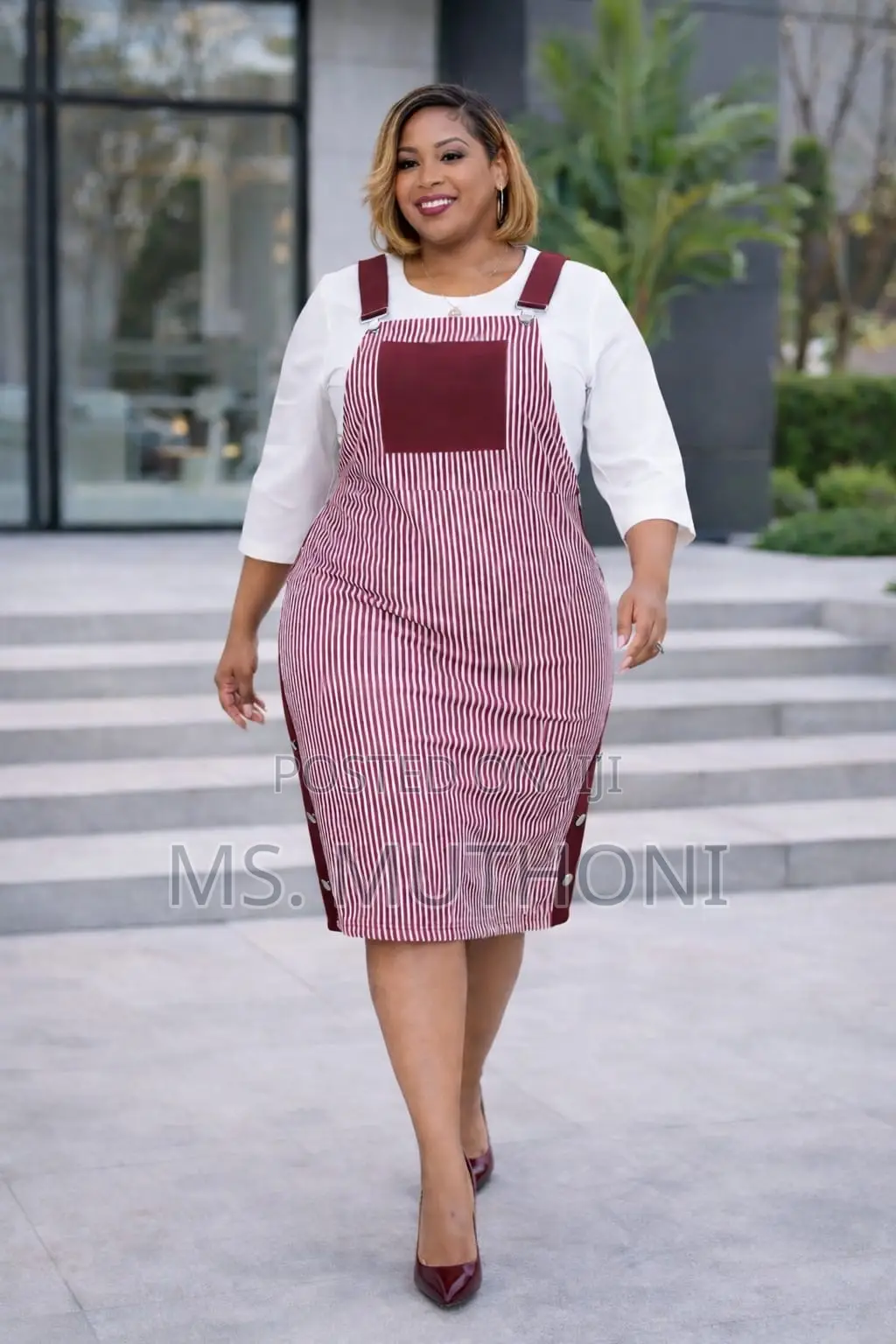 Attached Beautiful Fitted Pinafore Style With Elegant Side Button