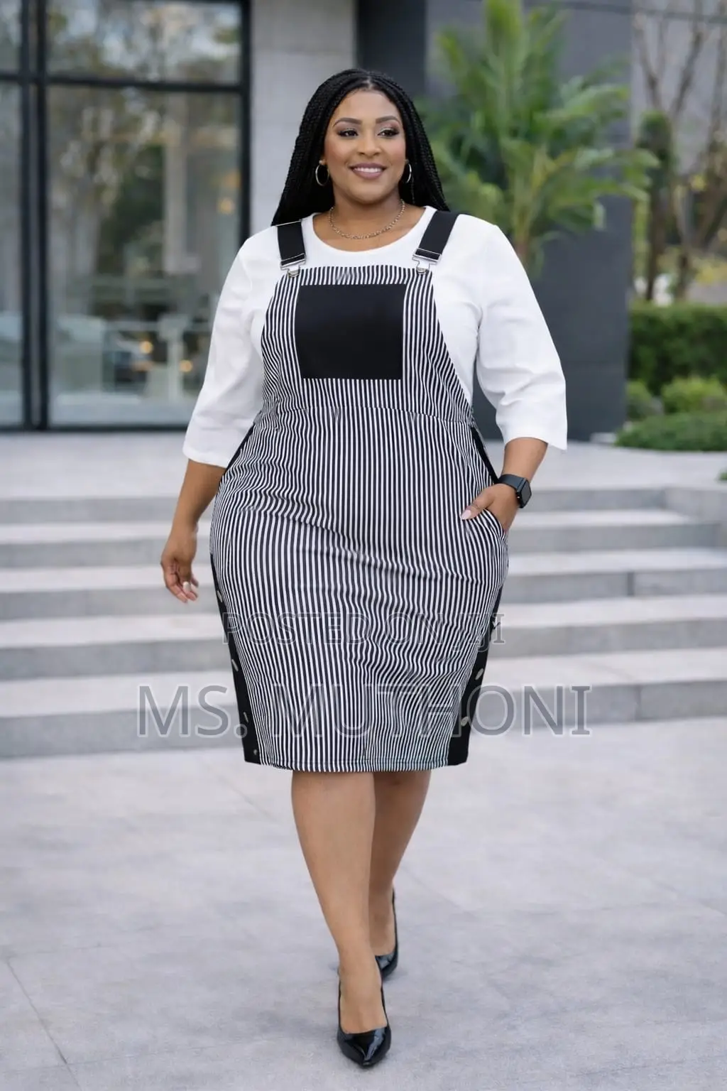 Attached Beautiful Fitted Pinafore Style With Elegant Side Button