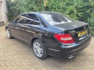 Mercedes-Benz C200 2011 Black