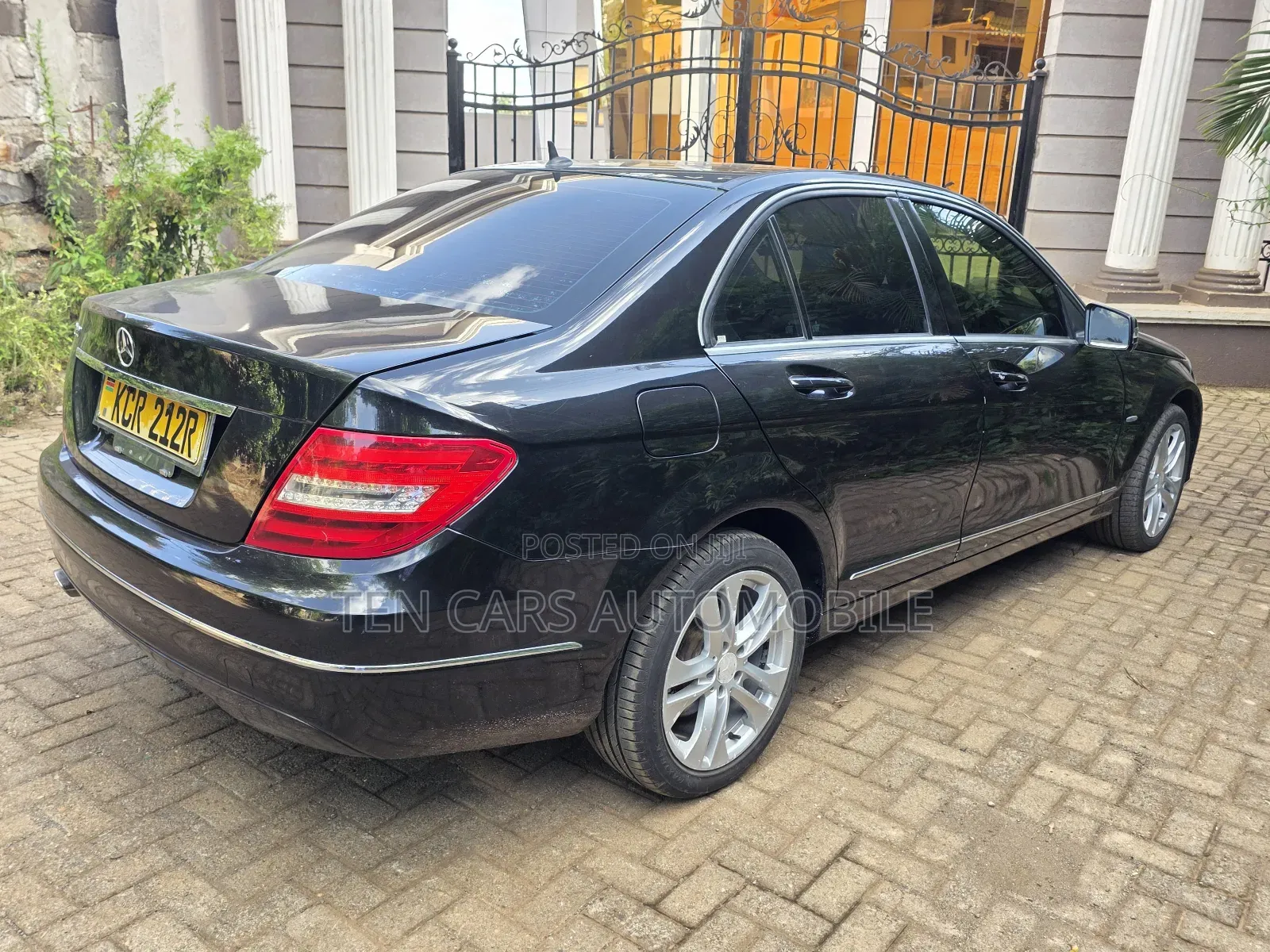Mercedes-Benz C200 2011 Black
